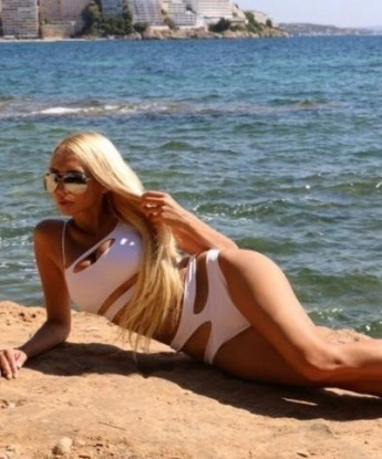 Живу в Москве, где создаю волшебную атмосферу любви и наслаждения. Мои услуги - это необыкновенное путешествие по твоим самым сокровенным фантазиям. Я нежна и горяча одновременно, каждое мгновение со мной наполнено страстью и нежностью. У меня есть множество возможностей для превращения твоих мечтаний в реальность. 💋
Мои услуги - это полное удовлетворение всех твоих желаний и фантазий. Я умею создать идеальную атмосферу, чтобы ты чувствовался спокойно и расслабленно. Мое искусство в сексе приведет тебя к экстазу. Я люблю экспериментировать и открывать новые грани удовольствия. Со мной ты сможешь испытать ни с чем не сравнимую страсть и энергию.
Не веришь? Мои отзывы говорят сами за себя. Настоящие джентльмены описывают меня как обольстительную и внимательную партнершу, способную ощутить и удовлетворить твои самые сокровенные желания. Уверяю, что ты не останешься разочарован, ведь у нас с тобой будет особая связь.
Я буду воплощением твоих фантазий, гармонии и удовольствия. Вместе мы откроем для себя новые передышки, релакс и наслаждение. Давай испытаем эйфорию страсти и растворимся в друг друге. Не медли, мой дорогой, приходи ко мне, и я покажу тебе весь калейдоскоп эротических удовольствий. 🌟💫
В моём профиле ты найдешь множество фотографий, которые отражают мою естественную красоту и чувственность. Не теряй время, приходи на встречу с истинным наслаждением. Жду тебя, мой герой! 💋💖+7xxxxxxxxxx (укажи свой номер телефона) 13433, 23 года